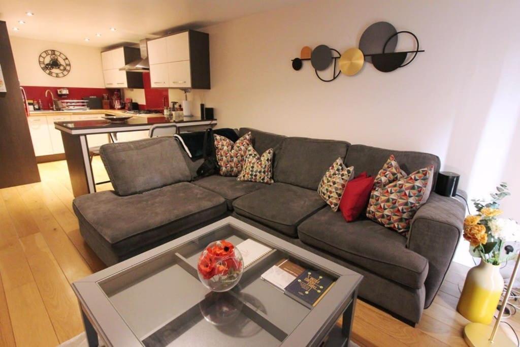 Spacious 2 Bed, 2 Bath Apartment -The Shore, Leith Edimburgo Esterno foto