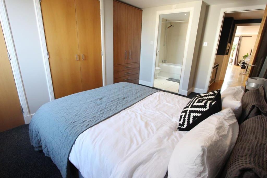 Spacious 2 Bed, 2 Bath Apartment -The Shore, Leith Edimburgo Esterno foto